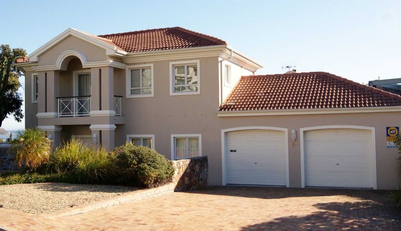 3 Bedroom Townhouse For Sale in Camps Bay 9 million Rands