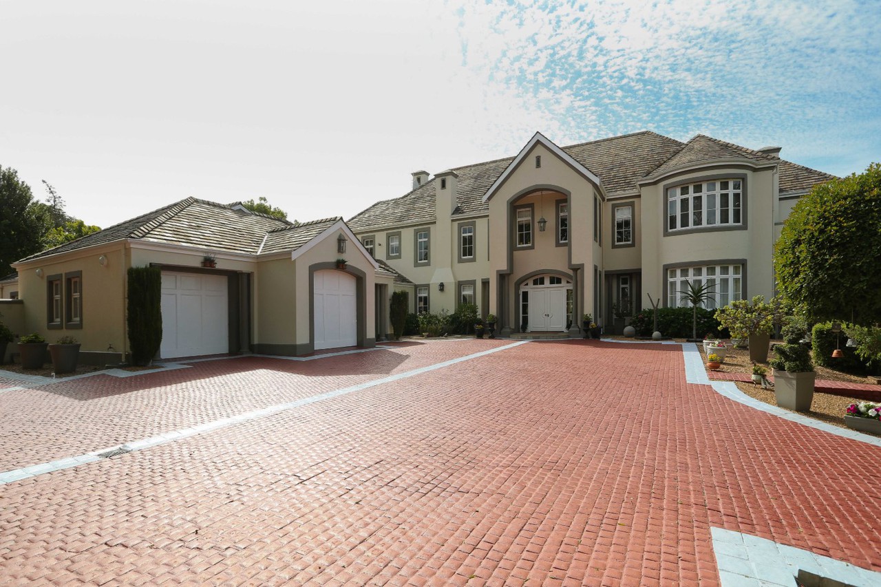 5 Bedroom House For Sale in Constantia R26million