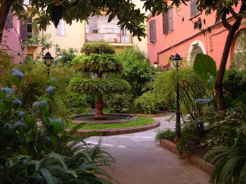 B&B Biancagiulia, Via Principe Amedeo 149, Termini Central Station, Rome, Italy (1)