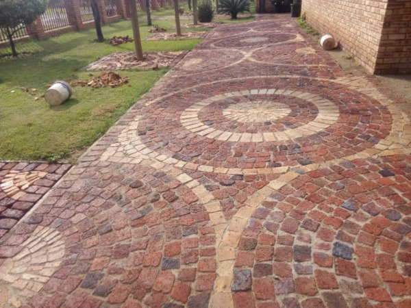 Cobble Half-Brick Paving_Rossette Brick Circle