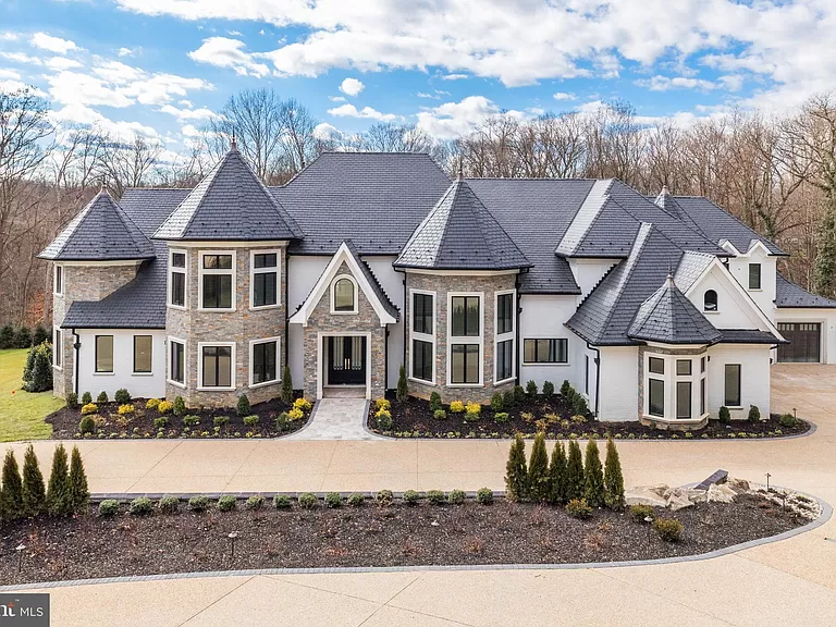 Completed in 2022. A newly-built 6 Bedroom House with 10 Bathrooms and 4 x Attached Garages, Gross Floor Area 13,722 sqft - on 1332 McCay LN, Mclean, Virginia - Price $7,795,000