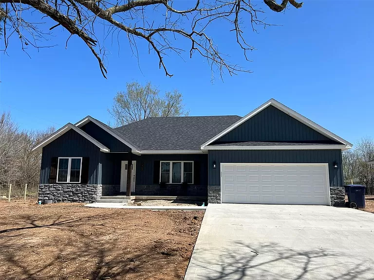 Under construction and nearing completion in 2022. Newly-built 3 Bedroom House with 2 Bathrooms and 2 x Attached Garages, Gross Floor Area 1433 sqft - on 2068 Emmy Avenue, Lebanon, Missouri - Price $229,900