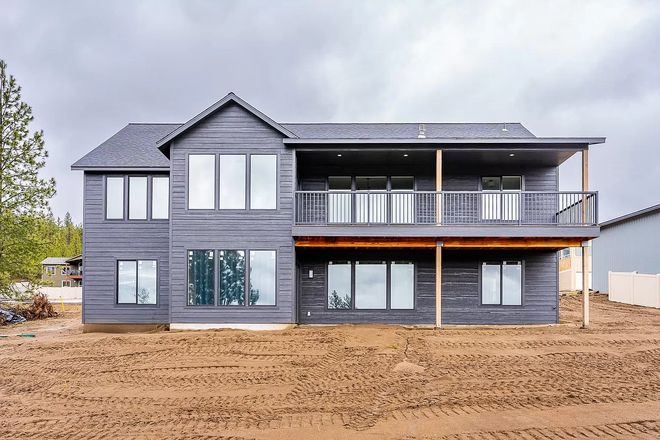 Completed in 2022. A newly-built 3 Bedroom House with 2 Bathrooms and 3 x Attached Garages, Gross Floor Area 3,680 sqft - on 60839 Lake Spokane Drive, Nine Mile Falls, Washington - Price $739,900