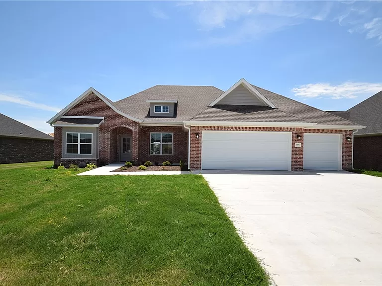 Arkansas 1091 Morra Avenue Springdale AR72762 - 4 Beds and 3 Baths with 3 Attached Garages on Gross Floor Area 2460 sqft - Price $490000 Built in 2022_result