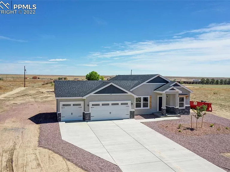Colorado 1350 N Ladonia Drive Pueblo CO81007 - 3 Bed and 2 Baths with 3 Attached Garages on Gross Floor Area 1656 sqft - Built in 2022 - Price $411400 (2)_result