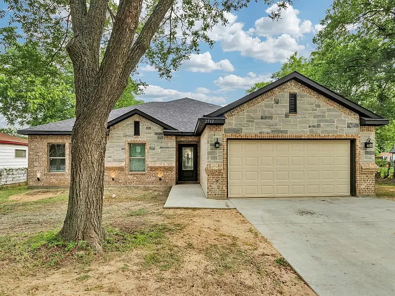 Dallas 2512 Sharon Street TX75211 - 4 Bed and 3 Baths with 2 x Attached Garages on Gross Floor Area 2,600 sqft - Built in 2022 - Price $389,000 (3)