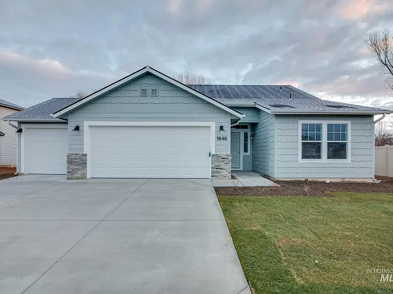 Idaho 670-S Queens Drive Nampa ID83687 - 4 Bed and 2 Baths with 3 Attached Garages on Gross Floor Area 2126 sqft - Built in 2021 - Price $475,990 (1)