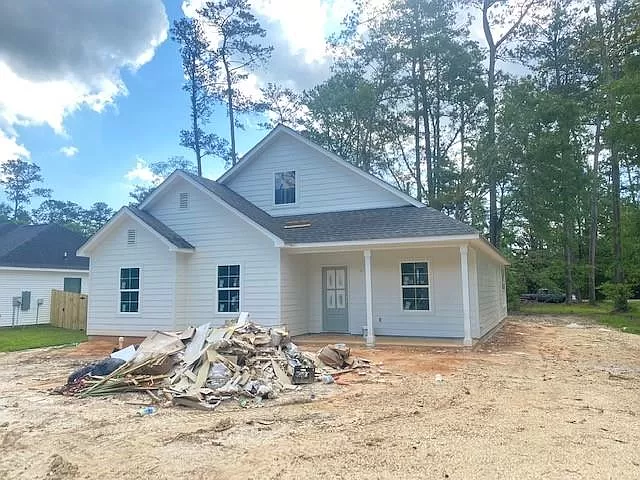 Louisiana 11 Sitka Loop Haughton LA71037 - 4 Bed and 3 Baths with 2 Attached Garages on Gross Floor Area 2425 sqft - Built in 2022 - Price $475,300