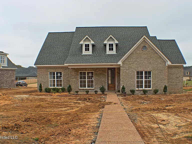 Mississippi 2172 Laughter Road Nesbit MS38651 - 5 Bed and 3 Baths with Attached Garage on Gross Floor Area 2451 sqft - Built in 2022 - Price $410,000