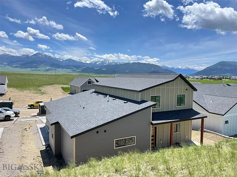 Montana 1217 Sweetgrass LN Livingstone MT59047 - 4 Beds and 3 Baths with 2 Attached Garages on Gross Floor Area 2,456 sqft - Built in 2022 - Price $599,000 (2)