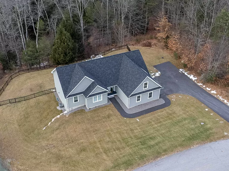 New Hampshire 885 Old Turnpike Road Salisbury NH03268 - 4 Bed and 3 Baths with 2 Attached Garages on Gross Floor Area 2,199 sqft - Built in 2022 - Price $674,900 (4)