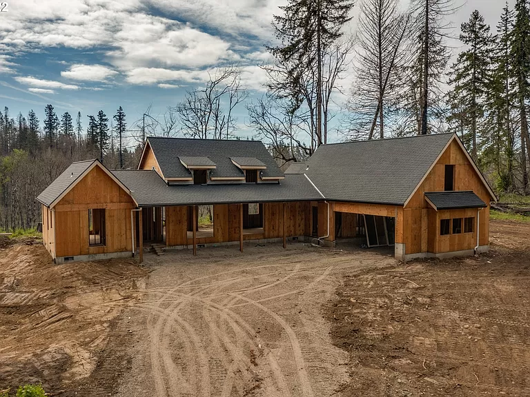 Oregon 18470 S Clark LN Oregon City OR97045 - 3 Beds and 3 Baths with 2 Attached Garages on Gross Floor Area 2,353 sqft - Built in 2022 - Price $1,090,000 (2)