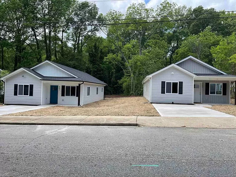South Carolina 902 Carson Avenue Spartanburg SC29306 - 3 Bed and 2 Baths with No Garage on Gross Floor Area 1,179 sqft - Ready To Move In - Price $194,990 (2)
