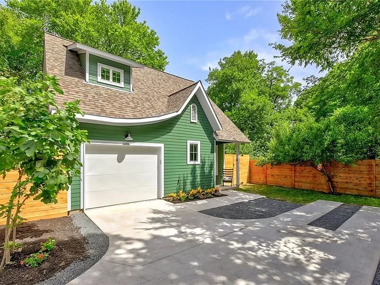 Austin 3605 Oak Springs Drive #2 TX-78721 - 2 Beds and 3 Baths with Attached Garage on Gross Floor Area 1,098 sqft - Built in 2022 - Price $620,000 Cottage Style (2)