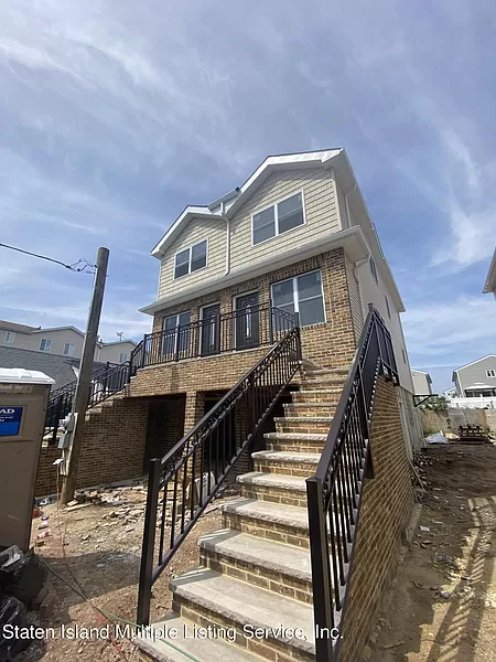 New York 333 Hunter Avenue Staten Island NY10306 - 3 Bed and 2 Baths with 1 Garage on Gross Floor Area 1,304 sqft - Built in 2022 - Price $699,000 (3)