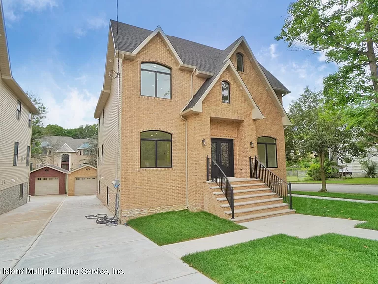 New York City 185 Arbutus Avenue Staten Island NY-10312 - 3 Bed and 4 Baths with 1 Garage on Gross Floor Area 3,400 sqft - Built in 2022 - Price $1,650,000 (4)