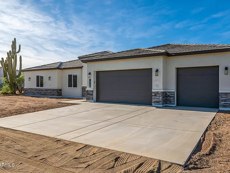 Phoenix 2927 W Latona Road AZ-85339 - 4 Bed and 3 Baths with 3 x Attached Garages on Gross Floor Area 2,766 sqft - Built in 2022 - Price $699,000 (2)