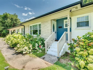 Charlotte 2538 Arnold Drive NC28205 3 Bedrooms and 2 Baths with 2 Carports on Gross Floor Area 1,943 sqft Price $564,000 (1)