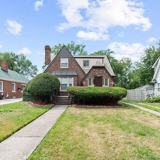 Newly Renovated House in Detroit 14025 Archdale Street MI-48227 - 3 Bedrooms and 2 Bathrooms with Garage on Gross Floor Area 1,731 sqft - Built in 1935 - Price $189,000 (2)
