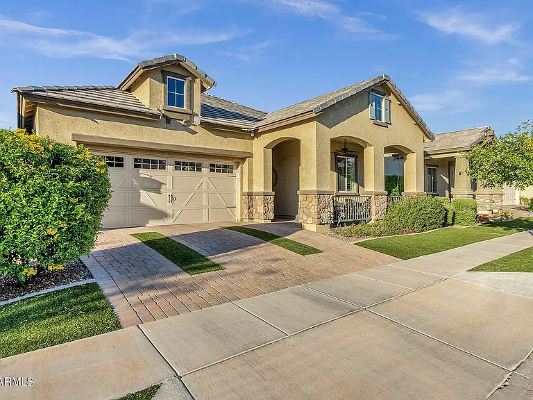 Newly Built House in Mesa 10618 E Nido Avenue AZ85209 – 4 Bedrooms and 3 Baths with 2 Attached Garages on Gross Floor Area 2,200 sqft – Built in 2018 – Price $729,900