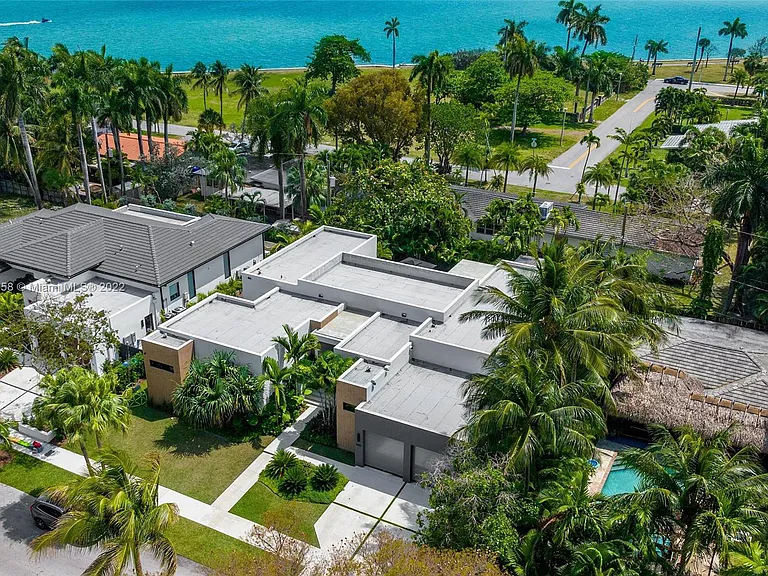 Newly Built House in Miami - 1000 NE 72nd FL-33138 - 6 Bedrooms and 5 Bathrooms with 2 x Attached Garages on Gross Floor Area 4,210 sqft - Built in 2021 - Price $4,750,000 (4)