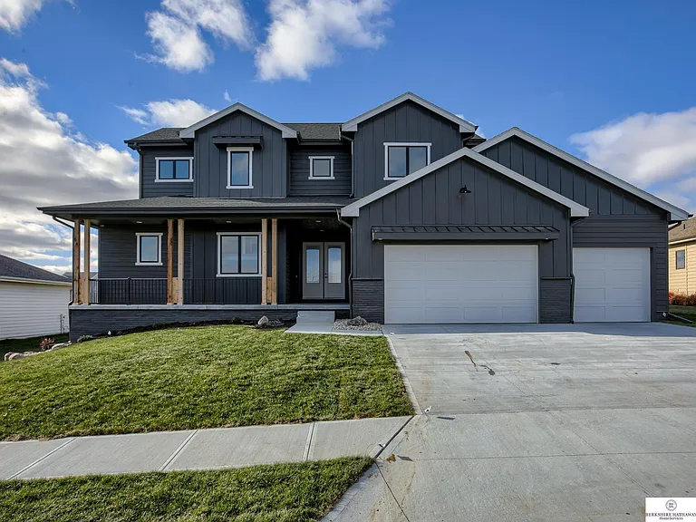 Newly Built House in Omaha 10816 S-176th ST NE68136 - 5 Bedrooms and 5 Baths with 3 Attached Garages on Gross Floor Area 4,835 sqft - Built in 2021 - Price $825,900 (5)