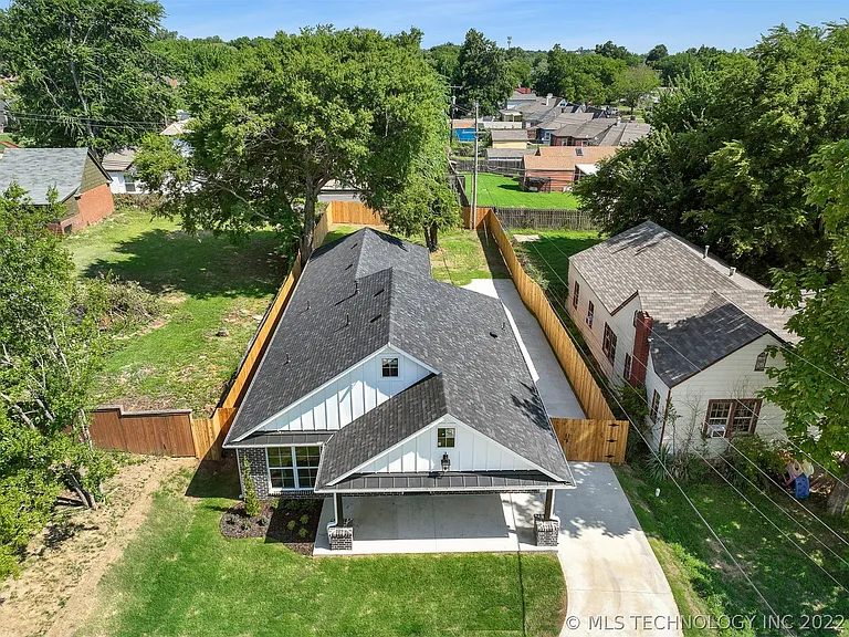 Newly Built House in Tulsa 111 E Young Street OK74106 - 3 Bedrooms and 2 Baths with 2 Attached Garages on Gross Floor Area 1,455 sqft - Built in 2022 - Price $284,000 (15)