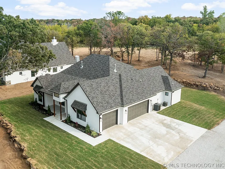Newly Built House in Tulsa 8322 W 61st Street S OK-74131 - 4 Bedrooms and 3 Baths with 3 Attached Garages on Gross Floor Area 2,707 sqft - Built in 2022 - Price $464,000 (4)
