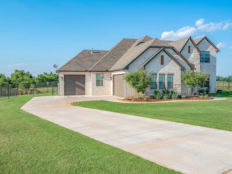 Newly Built House in Edmond 13501 Creek View Drive, Oklahoma OK73025 – 4 Bedrooms and 4 Baths with 3 Attached Garages on Gross Floor Area 3,030 sqft – Built in 2022 – Price $495,000