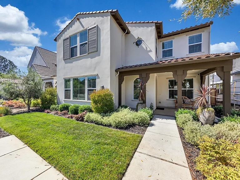 Newly Built House in Sacramento 2366 5th Avenue CA95818 – 4 Bedrooms and 4 Baths with 3 Attached Garages on Gross Floor Area 2,716 sqft – Built in 2020 – Price $1,599,000