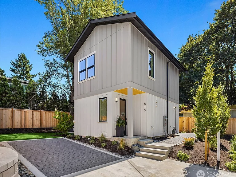 Newly Built 2 Bedroom House for Sale on 813 18th Avenue W Kirkland WA-98033 - Gross Floor Area 1300 sqft - $1350000 USD