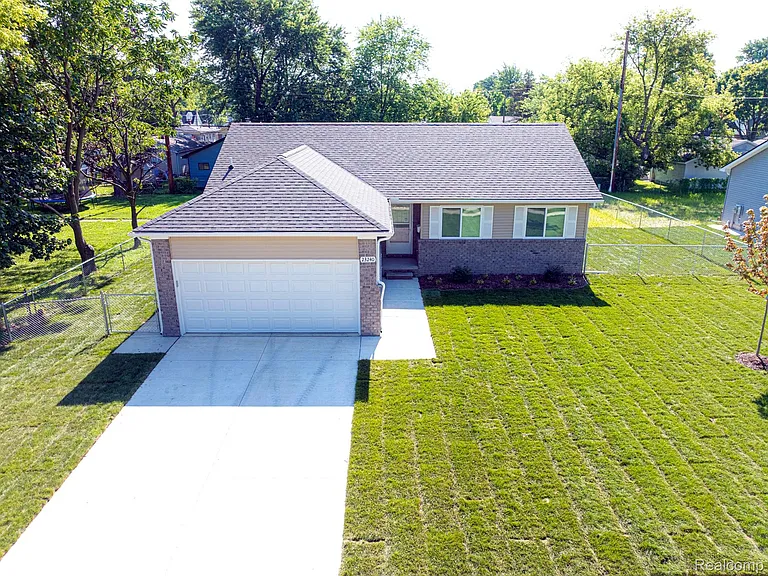 Newly Built 3 Bedroom House 23240 Bolam Avenue Warren MI-48089 - Gross Floor Area 1220 sqft - $200,000 USD