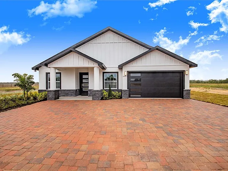 4 Bedroom House 2200 McClellan Road Frostproof FL33843 _ 2006 SQFT - 599999 USD