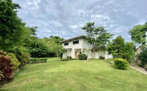 4 Bedroom Villa with 3 Bathrooms on VM 400 Beautiful Property with Sea View and Infinity Pool, Gross Floor 280m2, Plot 1479m2 in Nosy Be, Madagascar - Price 530 000 € (1)
