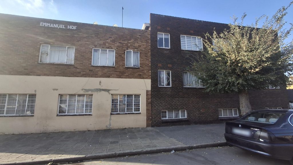 2-bedroom, 1-bathroom sectional title unit in Luipaardsvlei, Gauteng West, South Africa, listed for ZAR 200,000 through Standard Bank's EasySell programme (1)
