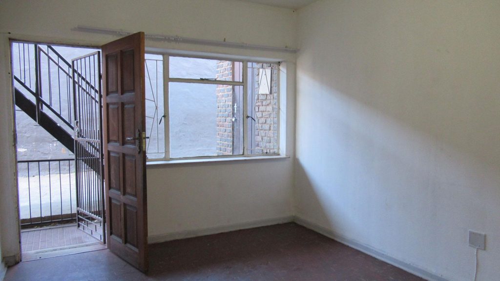 2-bedroom, 1-bathroom sectional title unit in Luipaardsvlei, Gauteng West, South Africa, listed for ZAR 200,000 through Standard Bank's EasySell programme (2)