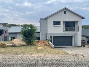 4 Bedroom House with 4 Bathrooms and Double Garage - GFA 350m2 on ERF Size 933m2 in Sonheuwel, Erf 1952 The Rest Nature Estate, Mpumalanga - On Auction