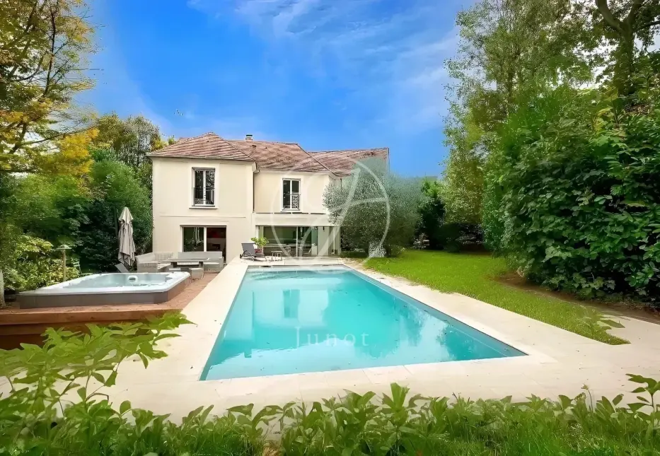4 Bedroom House with 2 Bathrooms for Sale in Le Plateau, Louveciennes on GFA 250m2 - Price €1,895,000