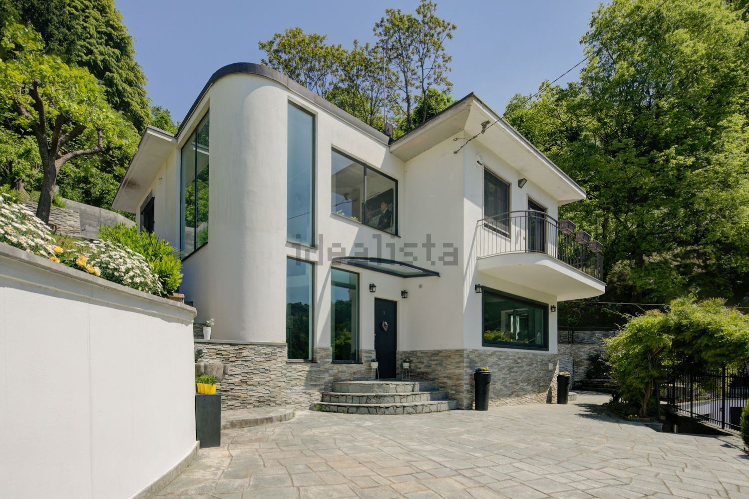4 Bedroom Villa with 3 Bathrooms for Sale, GFA 220m2, Plot Size 1000m2 Located on Corso Chieri 29 – Madonna del Pilone district Turin - Price €990,000 