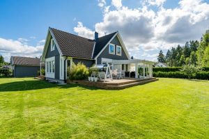 Built in 2009 - 7 Room Villa at Önskeholmsgatan 20 Kumla Municipality - Living area 196 m² Plot area 1,374 m² - Price 4,995,000 SEK